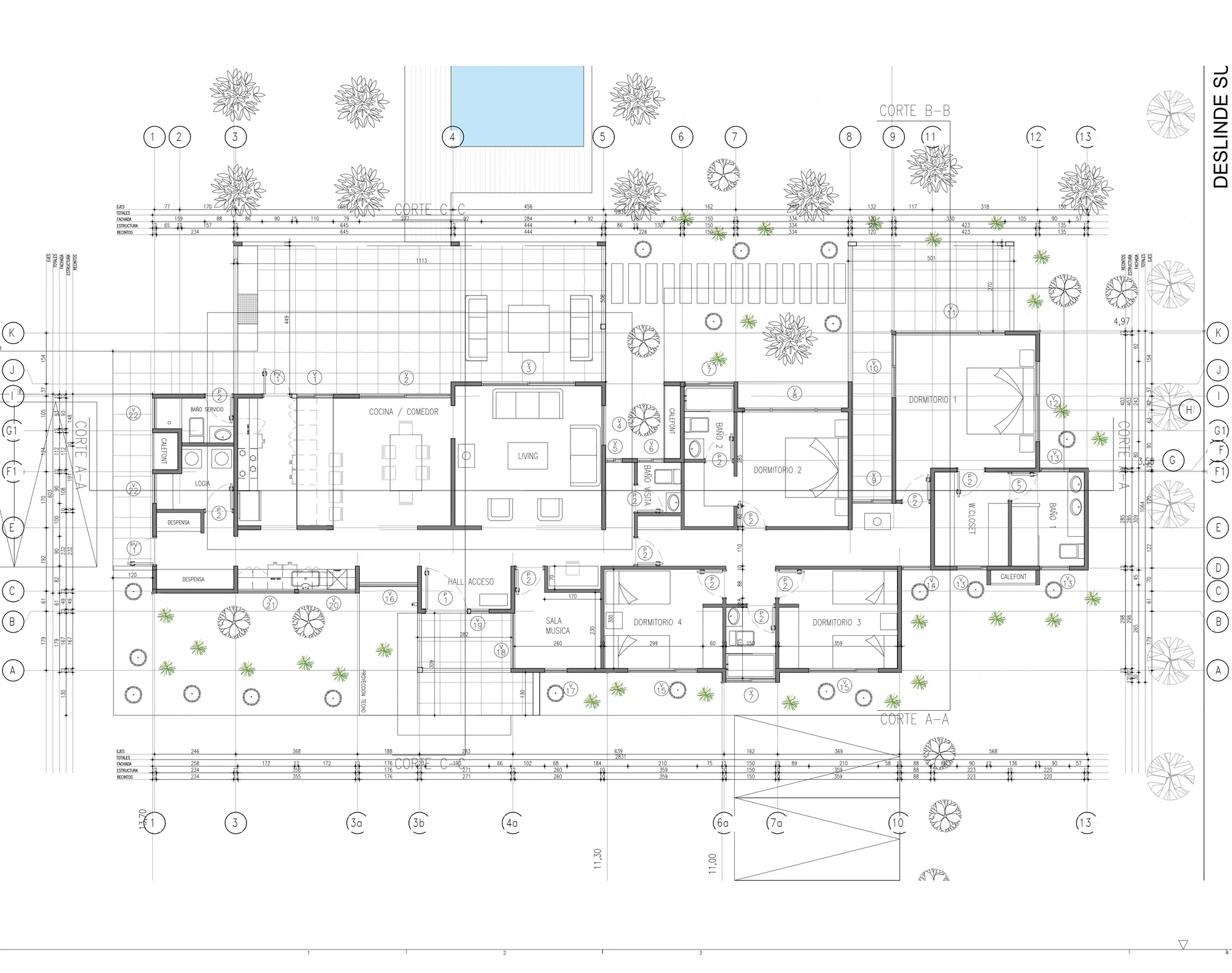 Planta de arquitectura de la Casa Lonquén: cuatro dormitorios, living, cocina-comedor, sala de música, logia, terraza cubierta y piscina, con ejes y cotas